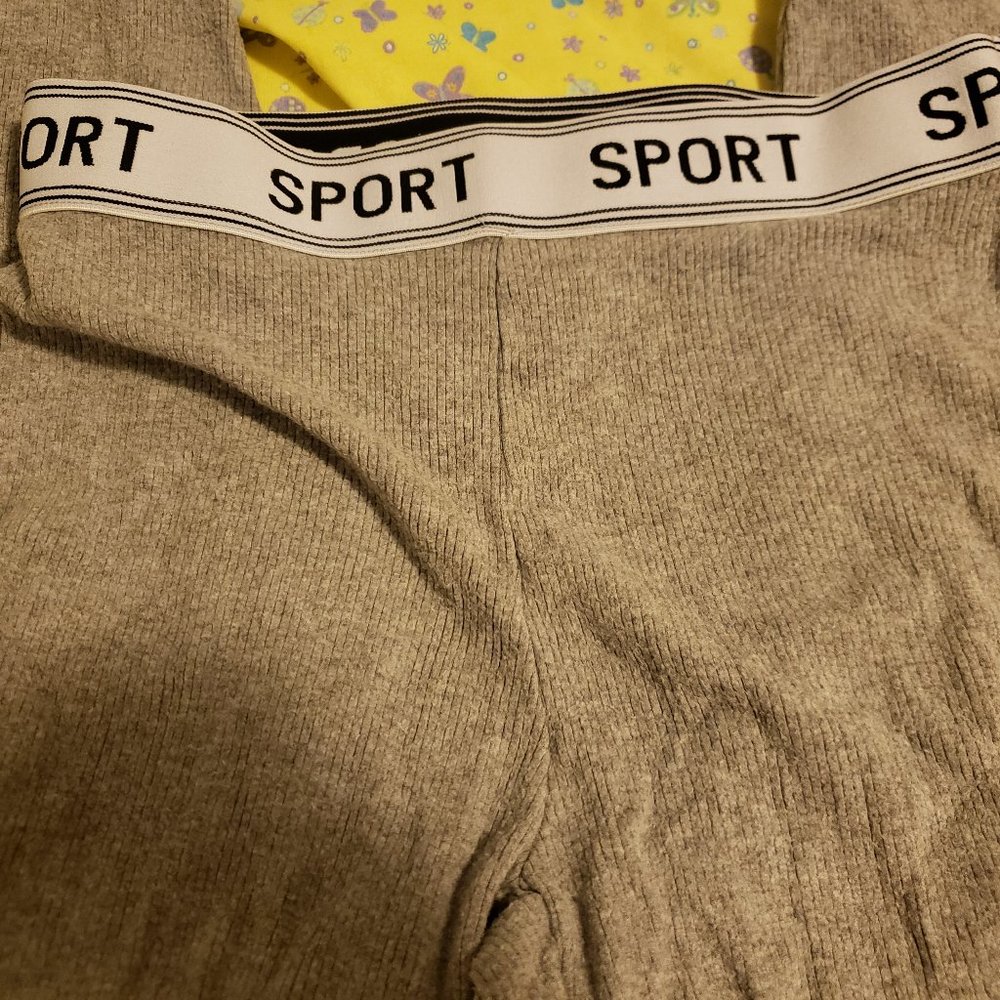 gray sweatpants